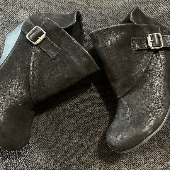 Girls size 4 Blowfish Booties - Picture 3 of 9